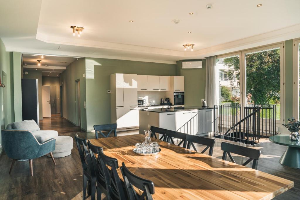 HOP Flow Suite E20 Uebersicht Kueche Essbereich Interlaken