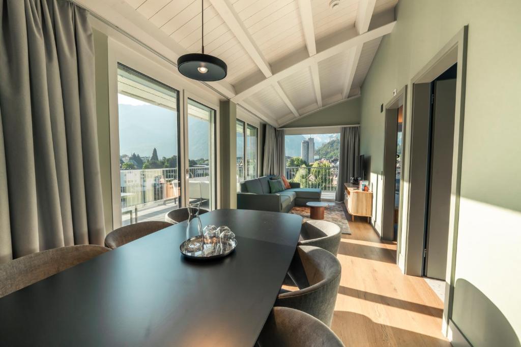 HOP Loft Suite 580 Essbereich Bergpanorama Interlaken