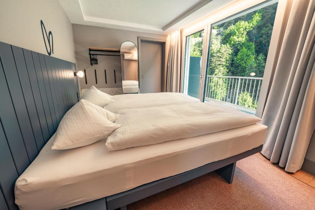 HOP Loft Suite 580 Master Schlafzimmer Balkon Interlaken