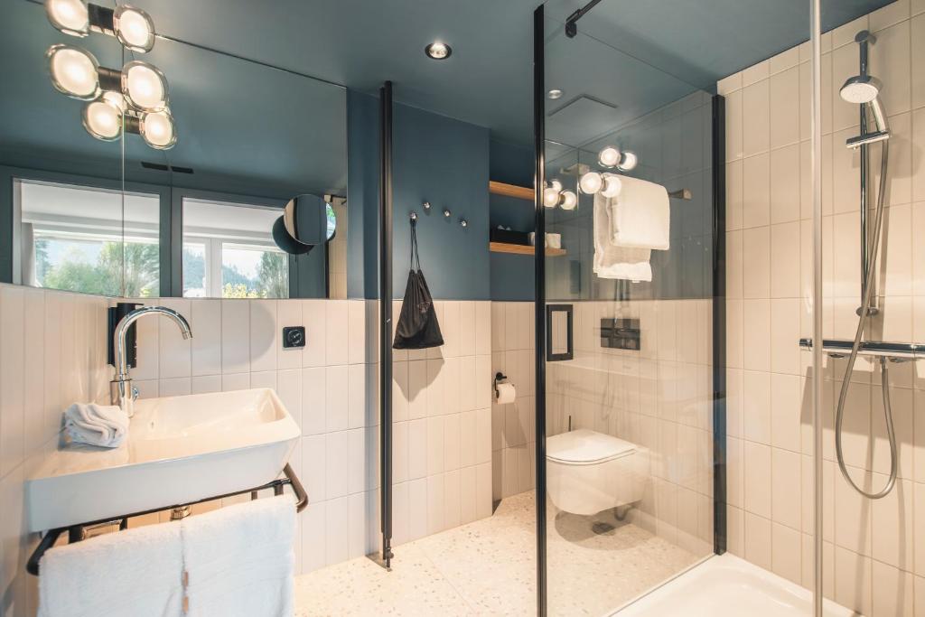 HOP Luxe 150 Badezimmer Dusche WC Design Interlaken