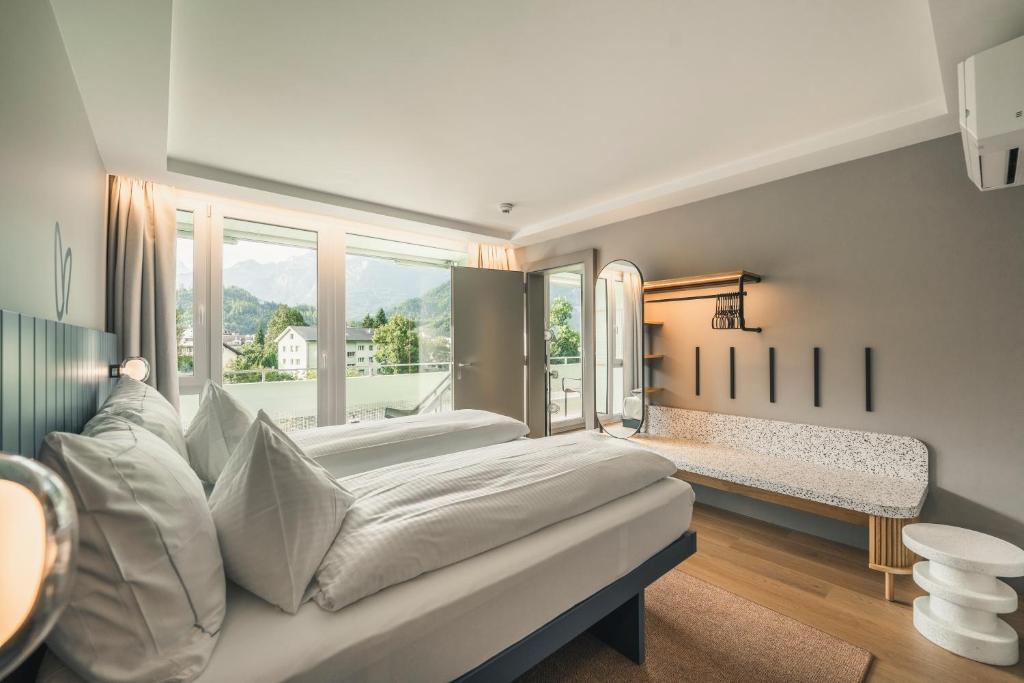 HOP Luxe 250 Zweites Schlafzimmer Panorama Bergblick Interlaken