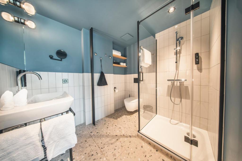 HOP Luxe 350 Badezimmer Dusche WC Design Interlaken