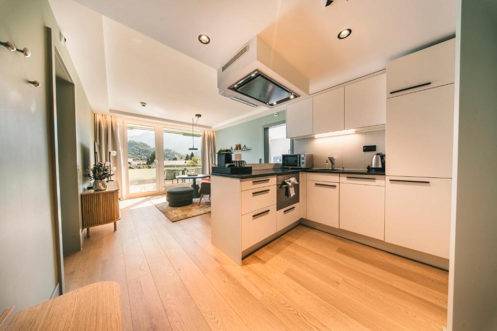 HOP Luxe 350 Voll ausgestattete Kueche Bergblick Interlaken