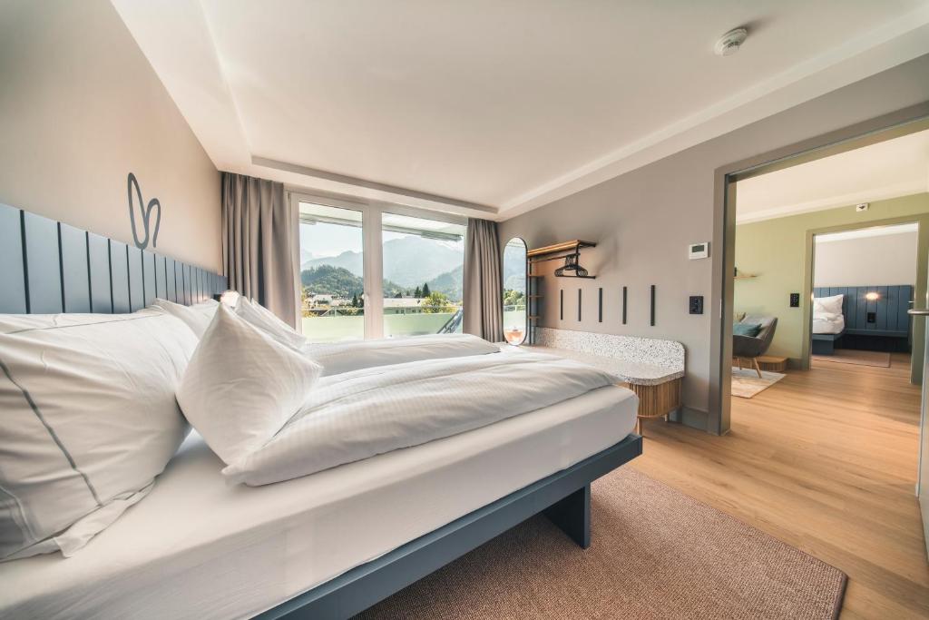 HOP Luxe 350 Hauptschlafzimmer Bergblick Interlaken Schweiz