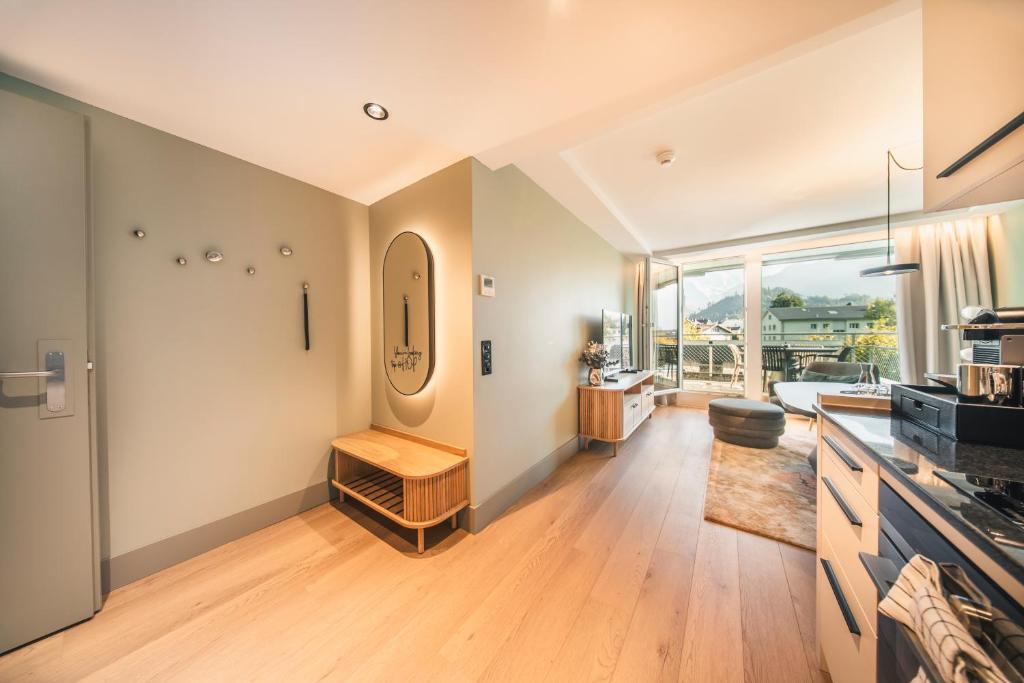 HOP Mate 140 Uebersicht Eingang Bergblick Interlaken