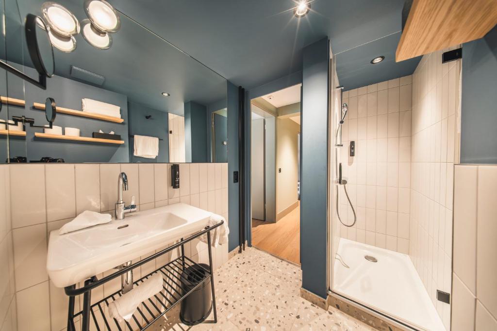 HOP Mate 160 Zweites Badezimmer Dusche Interlaken