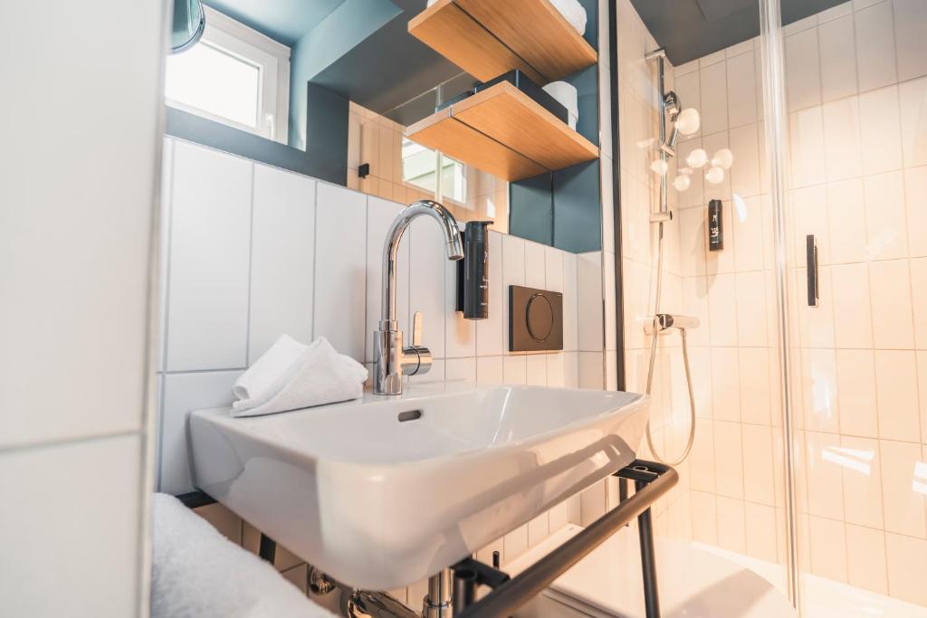 HOP Mate 240 Zweites Badezimmer Waschbecken Detail Interlaken