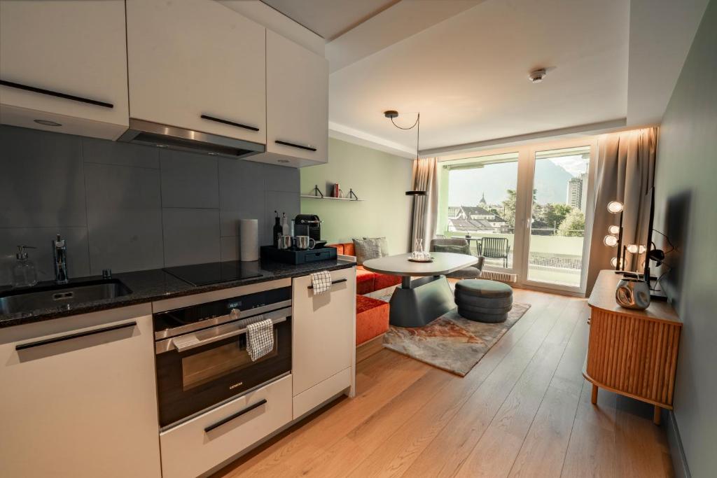 HOP Mate 460 Zweites Schlafzimmer Balkon Interlaken