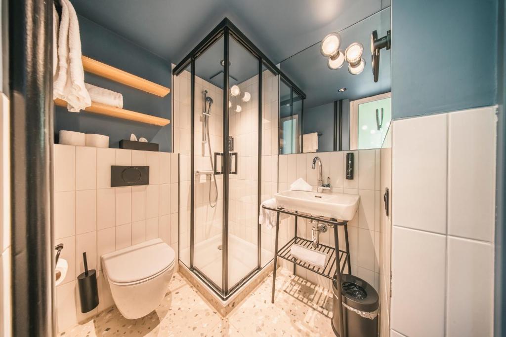 HOP Pure Studio 130 Badezimmer Dusche WC Design Interlaken