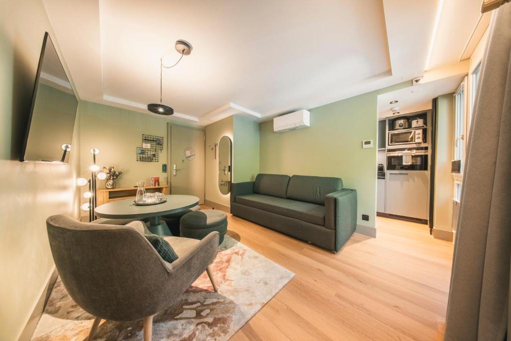 HOP Pure Studio 130 Wohnzimmer Sofa Sessel TV Interlaken