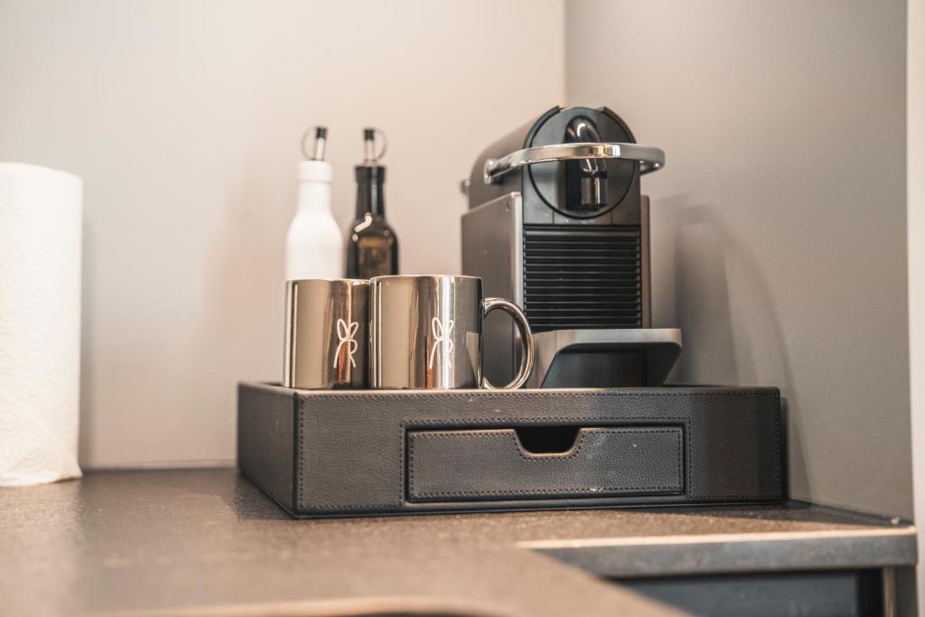 HOP Pure Studio 130 Nespresso Kaffeestation HOP Tassen Interlaken