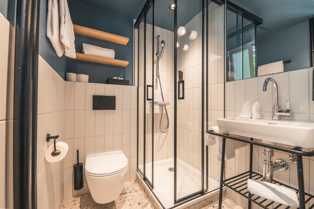 HOP Pure Studio 230 Badezimmer Dusche WC Design Interlaken